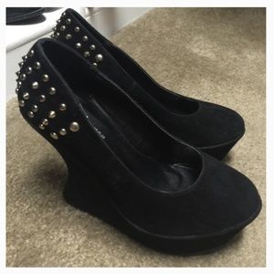 *NWOT* Forever Studded Suede Black Gravity Wedge